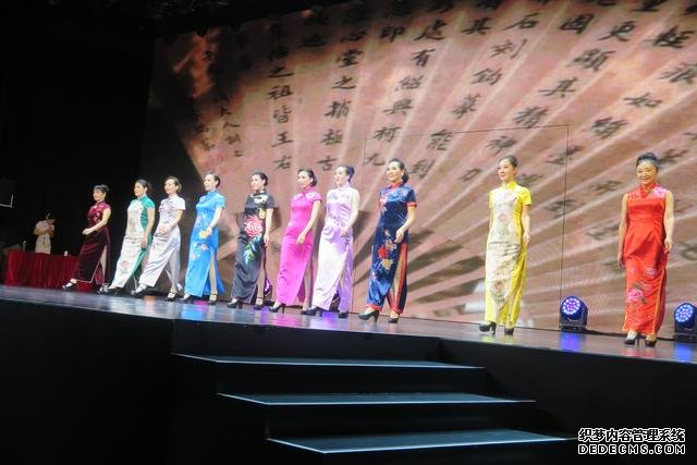 中国大妈的旗袍秀震撼香港