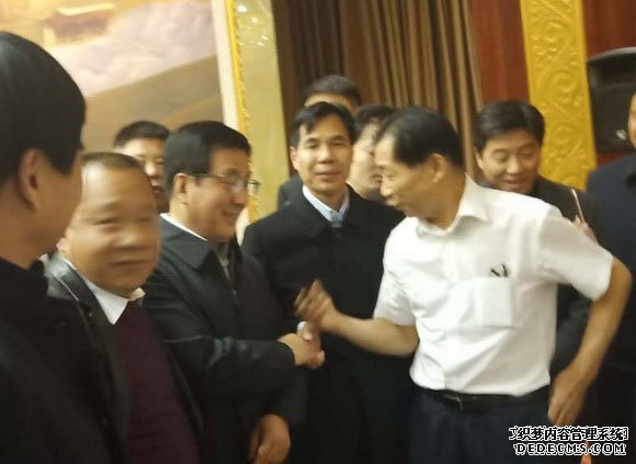著名画家吴东魁在甘肃捐资助学 林铎出席仪式