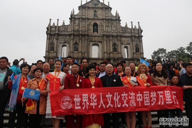 中国大妈的旗袍秀震撼香港