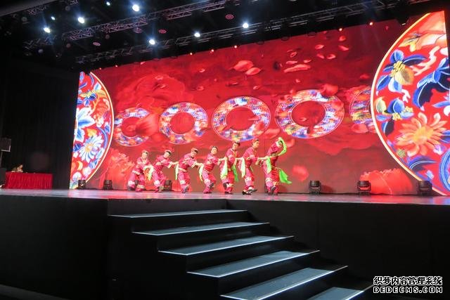 中国大妈的旗袍秀震撼香港