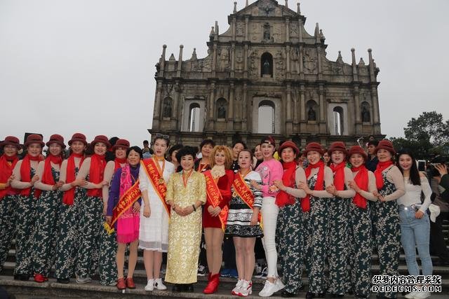 中国大妈的旗袍秀震撼香港