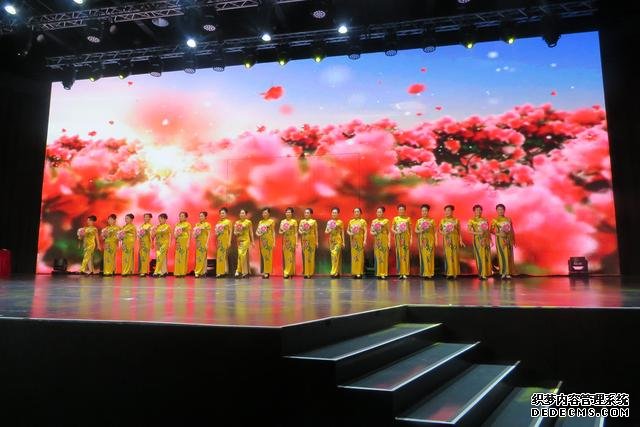 中国大妈的旗袍秀震撼香港